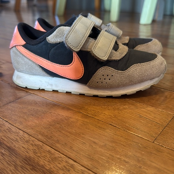 Toddler Nike Gym Shoe - Picture 1 of 5
